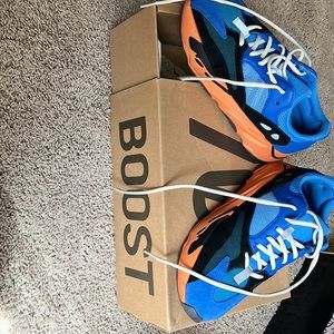 Yeezy 700 boost size 9